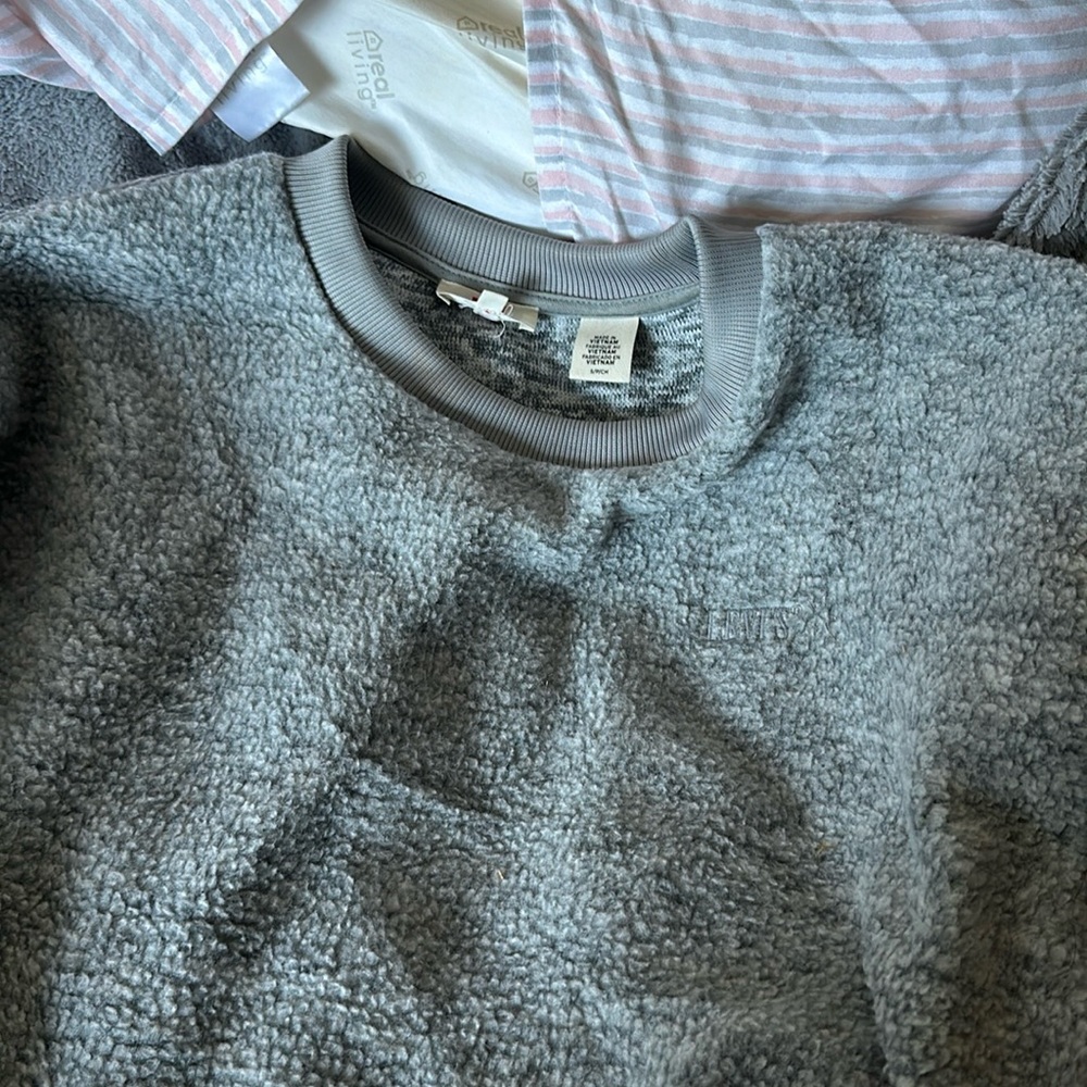 Levi’s crew neck